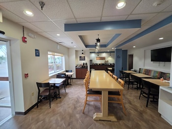 sleep inn and suites pensacola university area