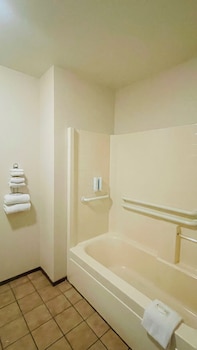 rodeway inn jackson martell