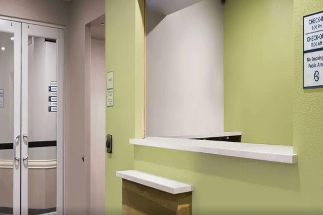 woodspring suites baton rouge airport