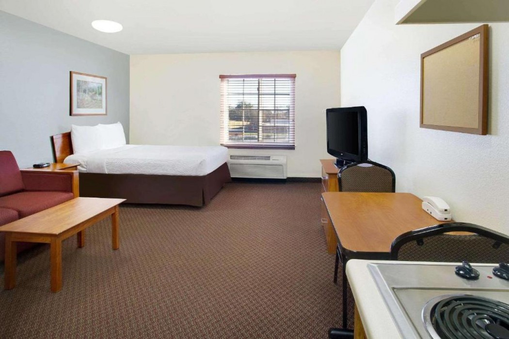 woodspring suites baton rouge airport