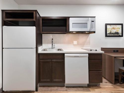woodspring suites baton rouge airport
