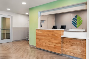 Woodspring Suites Lancaster North,,3 star