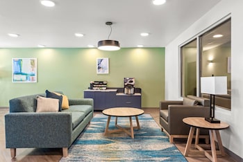 Woodspring Suites Lancaster North,,3 star
