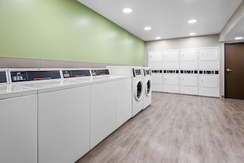 Woodspring Suites Lancaster North,,3 star