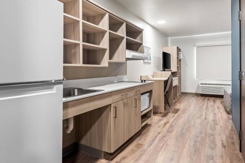 woodspring suites lancaster north