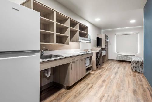 woodspring suites lancaster north