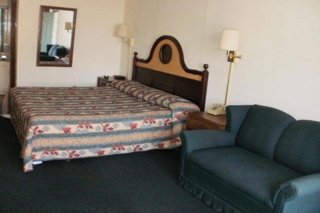 Rodeway Inn,,2 star