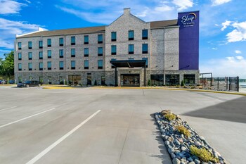 sleep inn and suites savannah tennessee riverfront