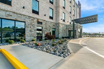 sleep inn and suites savannah tennessee riverfront