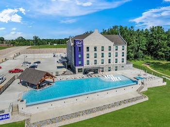 sleep inn and suites savannah tennessee riverfront