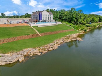 sleep inn and suites savannah tennessee riverfront
