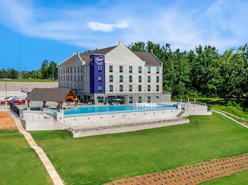 sleep inn and suites savannah tennessee riverfront