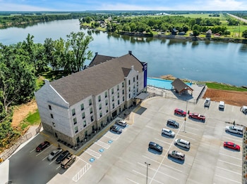 sleep inn and suites savannah tennessee riverfront