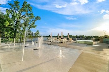 sleep inn and suites savannah tennessee riverfront