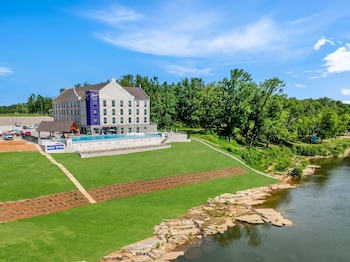 sleep inn and suites savannah tennessee riverfront