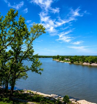 sleep inn and suites savannah tennessee riverfront