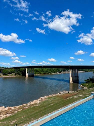 sleep inn and suites savannah tennessee riverfront