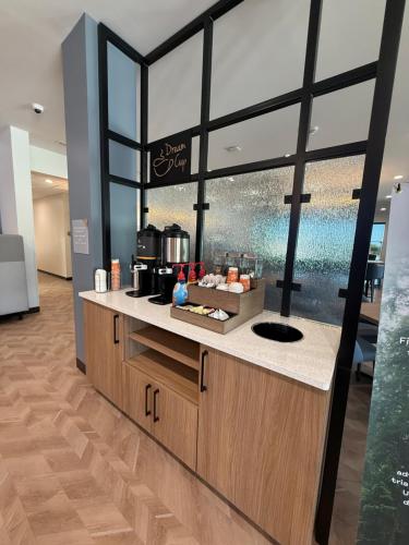 sleep inn and suites savannah tennessee riverfront