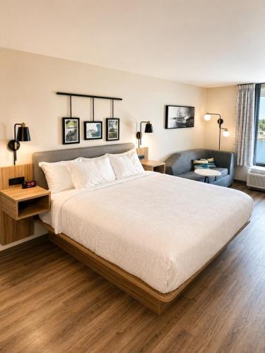 sleep inn and suites savannah tennessee riverfront
