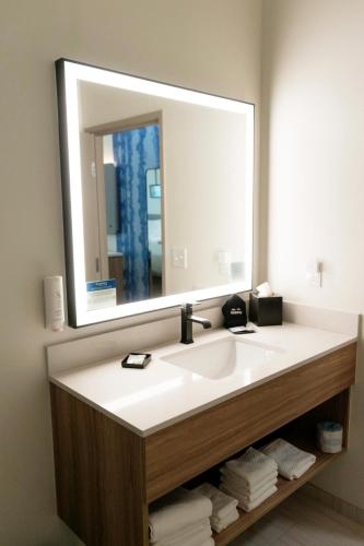sleep inn and suites savannah tennessee riverfront