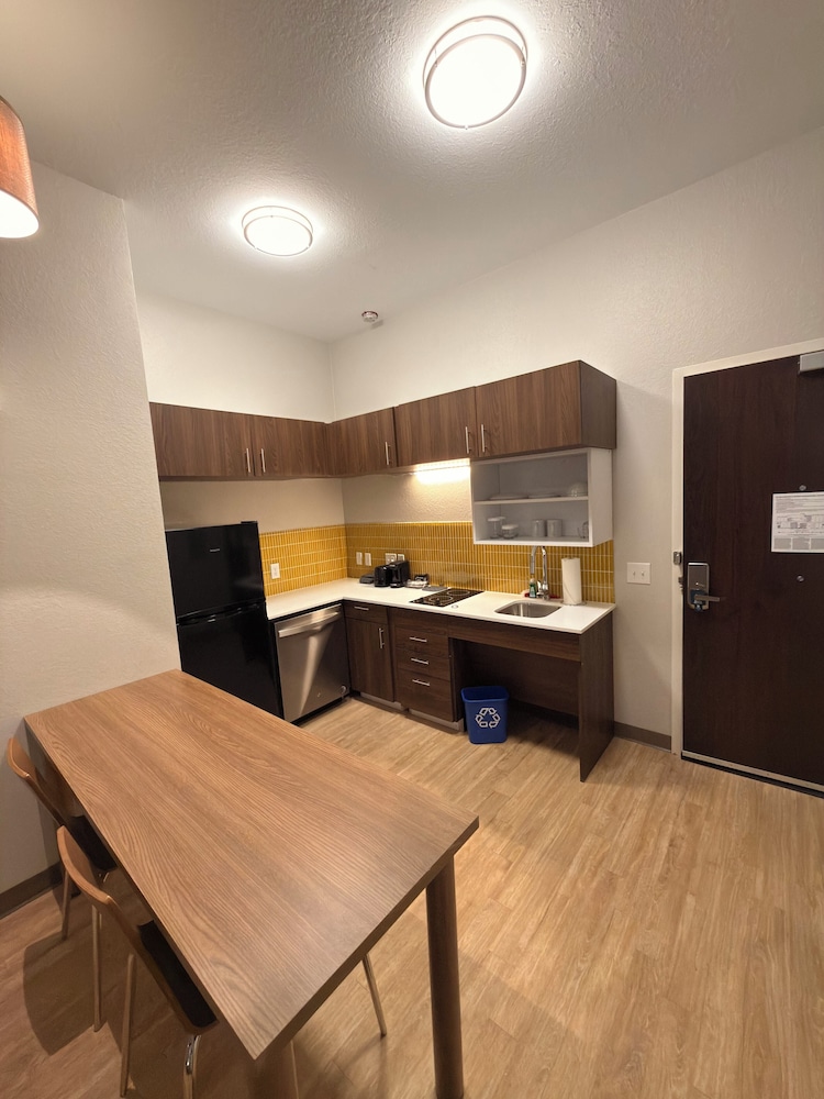mainstay suites oklahoma city airport
