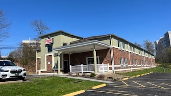Suburban Studios,,2 star