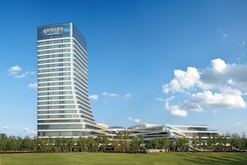 crowne plaza linyi olympic sports centre by ihg