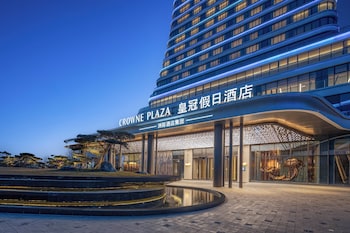 crowne plaza linyi olympic sports centre by ihg