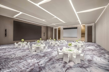 crowne plaza linyi olympic sports centre by ihg