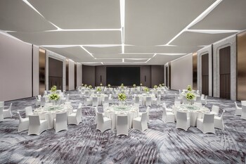 crowne plaza linyi olympic sports centre by ihg