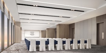 crowne plaza linyi olympic sports centre by ihg