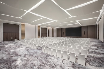 crowne plaza linyi olympic sports centre by ihg