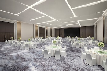 crowne plaza linyi olympic sports centre by ihg