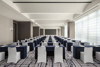 crowne plaza linyi olympic sports centre by ihg