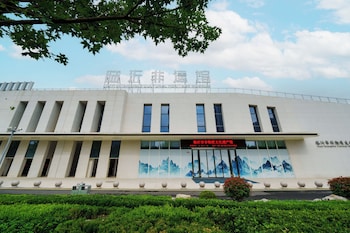 crowne plaza linyi olympic sports centre by ihg