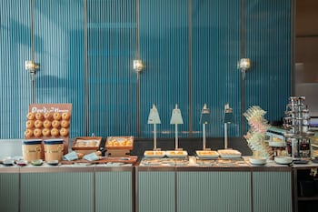 crowne plaza linyi olympic sports centre by ihg