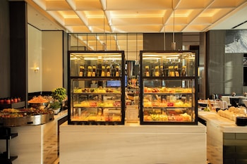 crowne plaza linyi olympic sports centre by ihg