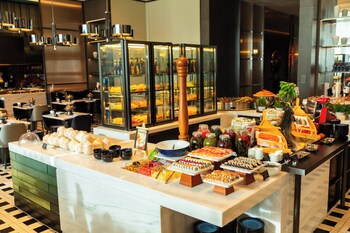 crowne plaza linyi olympic sports centre by ihg