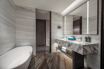 Crowne Plaza Linyi Olympic Sports Centre By Ihg,,5 star