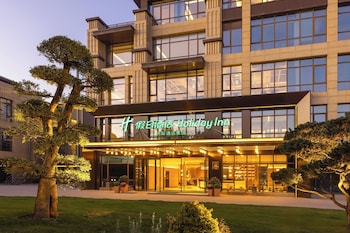holiday inn shanghai tourism zone by ihg