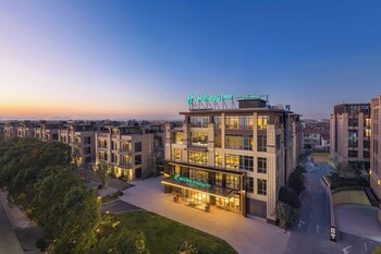 holiday inn shanghai tourism zone by ihg