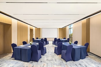 holiday inn shanghai tourism zone by ihg