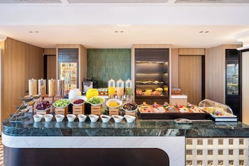 holiday inn shanghai tourism zone by ihg