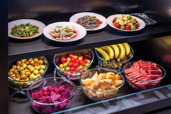 holiday inn shanghai tourism zone by ihg