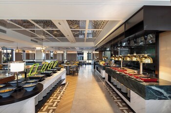 holiday inn shanghai tourism zone by ihg