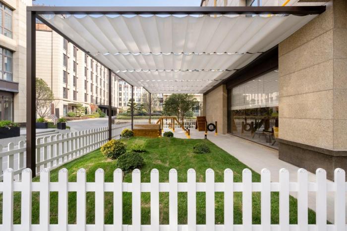 holiday inn shanghai tourism zone by ihg