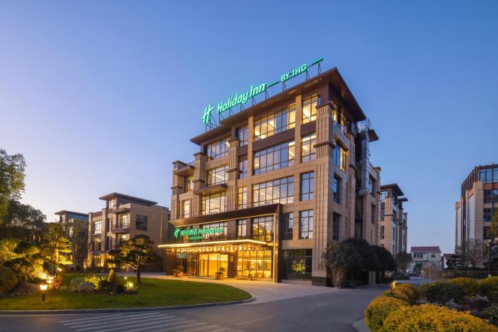 holiday inn shanghai tourism zone by ihg