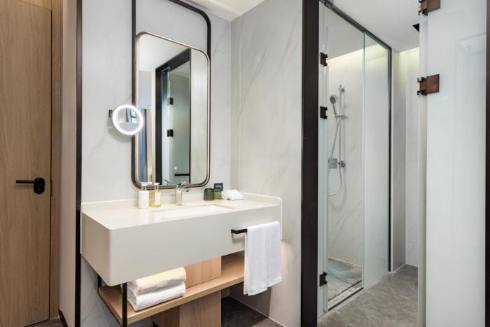 holiday inn shanghai tourism zone by ihg