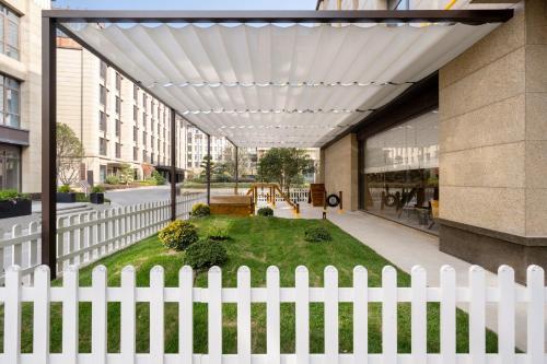 holiday inn shanghai tourism zone by ihg