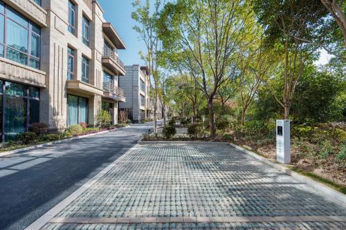 holiday inn shanghai tourism zone by ihg